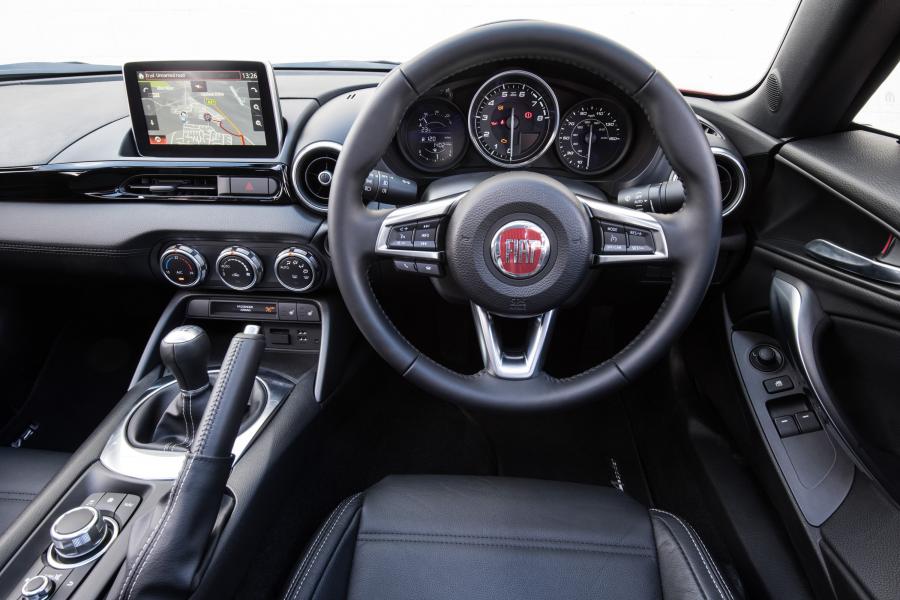 Панель приборов Fiat 124 Spider  2016 года  (UK) (фото 15 из 37)